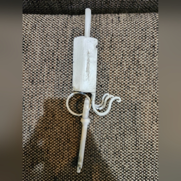 Vintage 12" Painted Heavy Cast Iron Wall Hanging Coat Hanger With Key - Picture 7 of 7